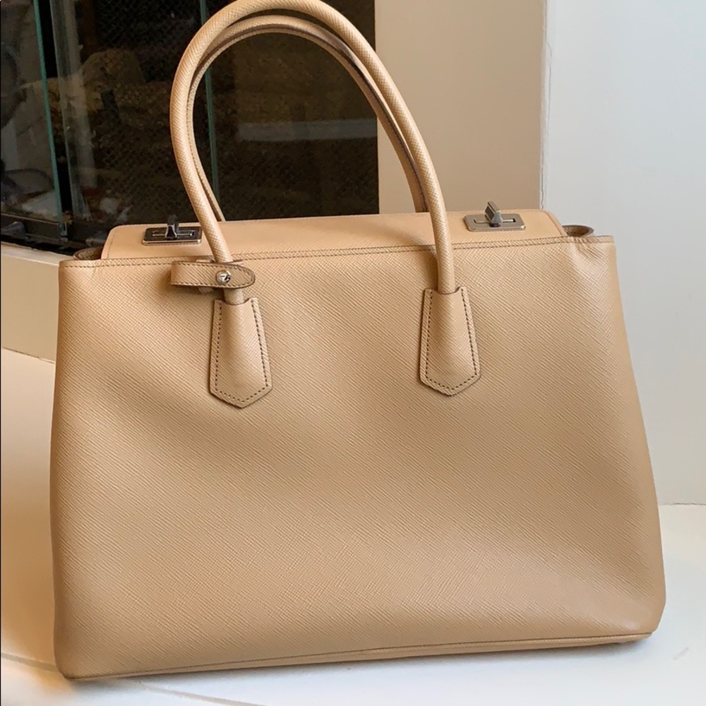 Prada handbags - Picture 2 of 7